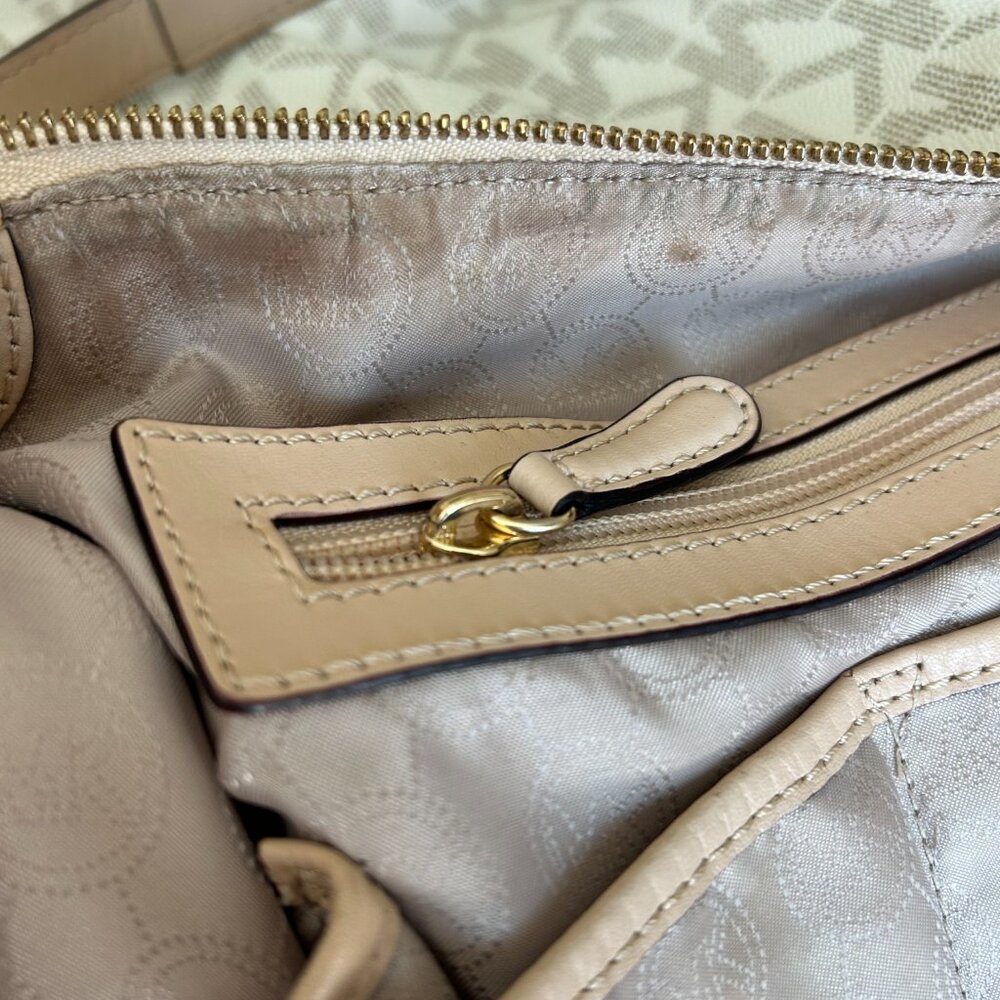 Michael Kors Shoulder Bag - Picture 11 of 16